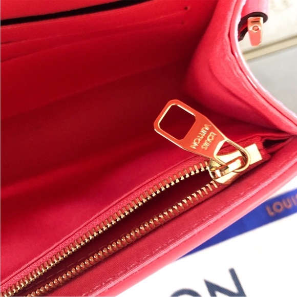 Louis Vuitton Vernis Ana Clutch - Picture 3 of 8